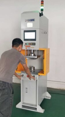 Safe operation of hydraulic press3